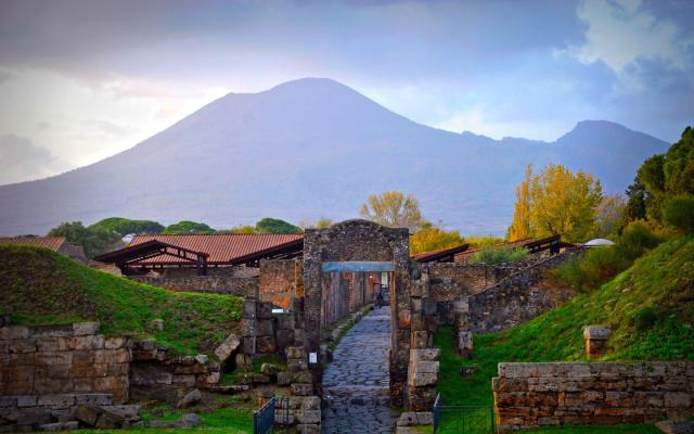 Pompei & Vesuvio: Premium Tour con guida privata e transfer da Sorrento