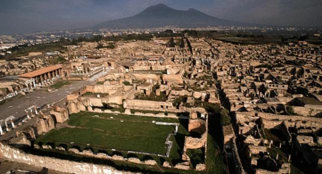 Herculaneum & Pompeii:  Full-day  private tours with a certified licensed guide