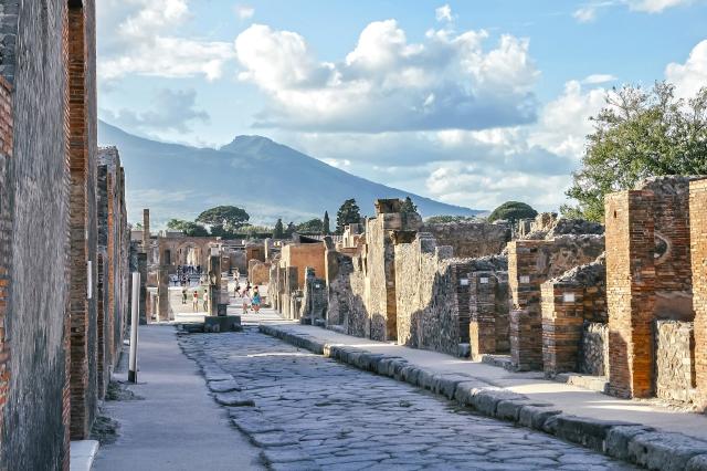 Pompeii: Entrance ticket (art) + audioguide + map