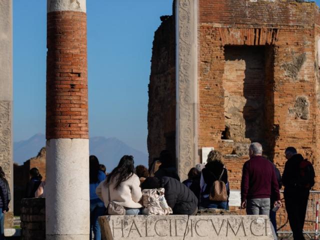 Pompeii skip the line: All inclusive 2h group tour with a certified guide