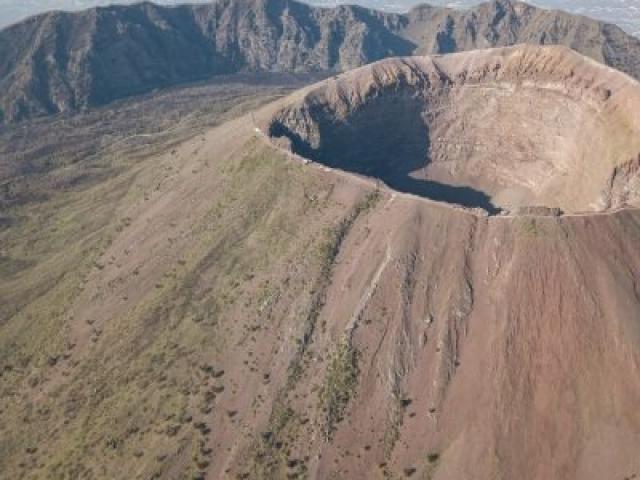 Scopri il Vesuvio: Visita con biglietto e transfer da Pompei incluso