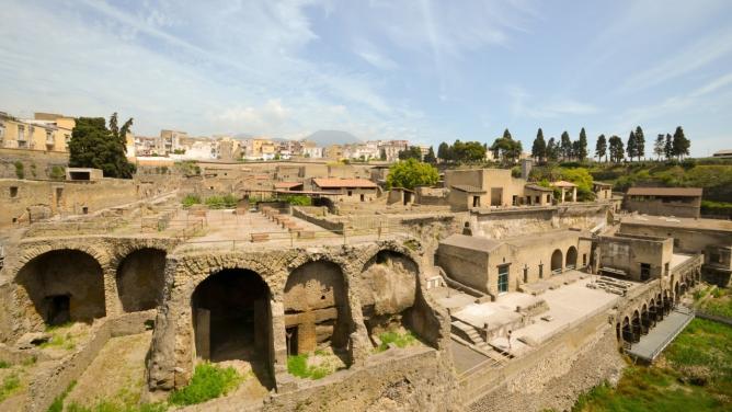 Herculaneum: All inclusive 2h group tour with a certified guide + ticket + map-15