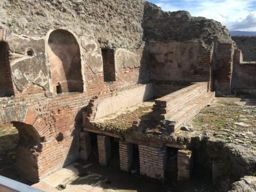 Pompeii: 2H Semi-private group tour with a certified guide + ticket-23