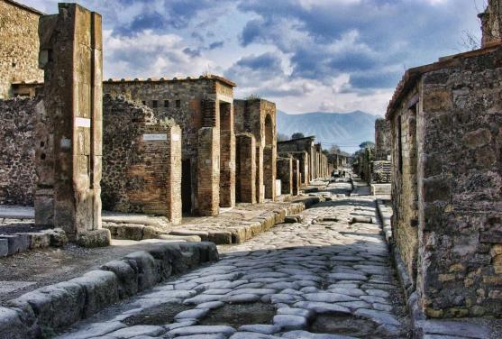 Pompeii: 2H Semi-private group tour with a certified guide + ticket-5